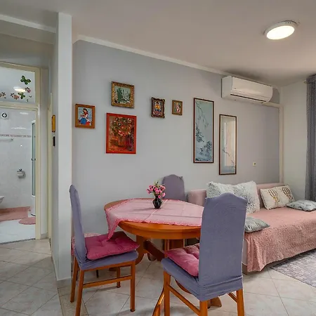 Close To The Centre Apartment Umag